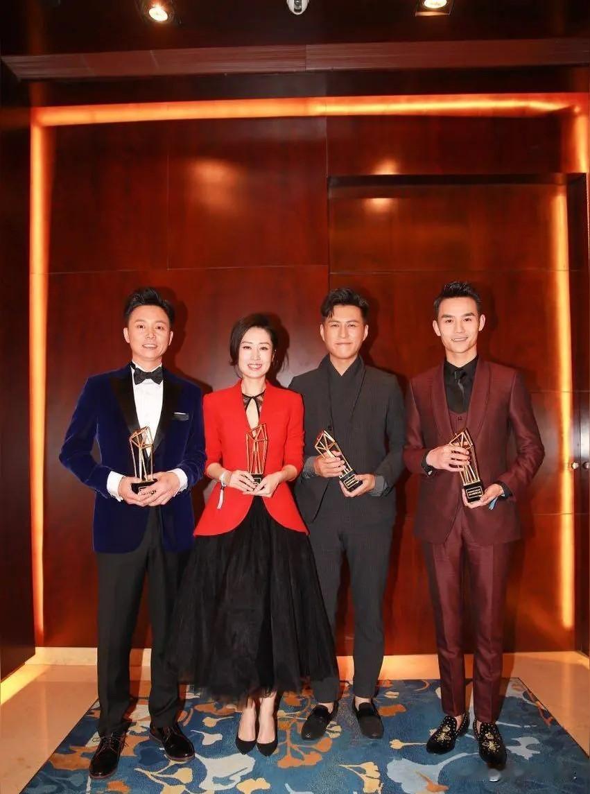 靳东你认识，王凯你也认识，可左边的这两位你还真不一定认识，特别是最左边的男演员，