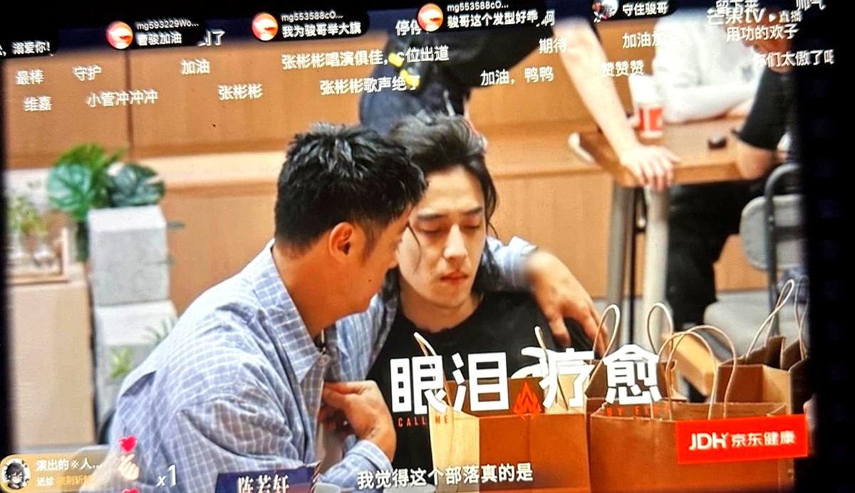 真没想到，一个综艺节目，让我看懂了什么叫“大哥带队”。余文乐这组，简直是教科书级别的。艾热和王以太，