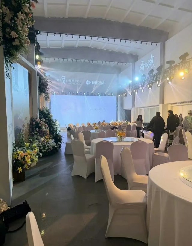 《骄阳似我》这庆功宴待遇，真是没谁了！一看就知道剧播得有多好，之前《折腰》都没这