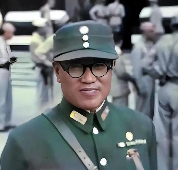 1948年10月23日，廖耀湘派宪兵去枪毙作战不利的师长戴海容。宪兵闯进师部，戴