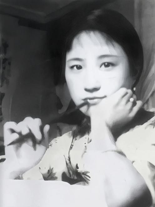 徐志摩去世后，他父亲每月都给陆小曼打钱。一天，陆小曼去取钱，却发现汇款单上附着一