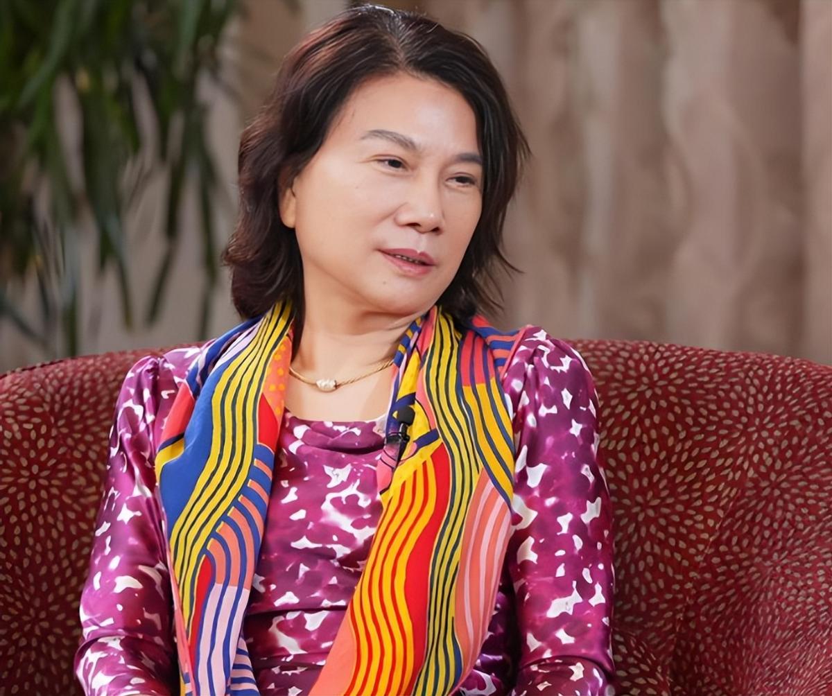 董明珠这次真的让所有人闭嘴了！人民日报罕见重磅发声，字字珠玑，彻底撕开了中国制造