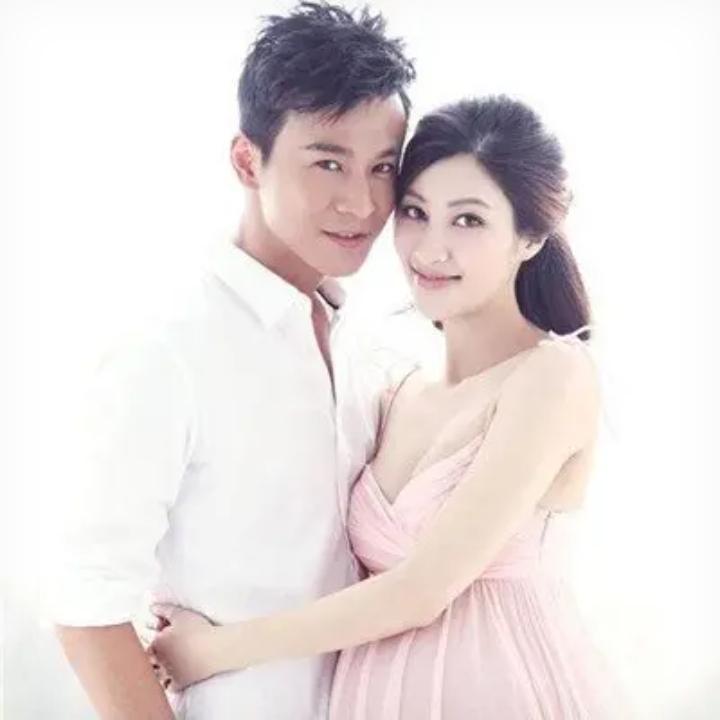 结婚证本来是固定和维护夫妻婚姻关系的一道“防火墙”，现在看它的作用渐渐缩水。一