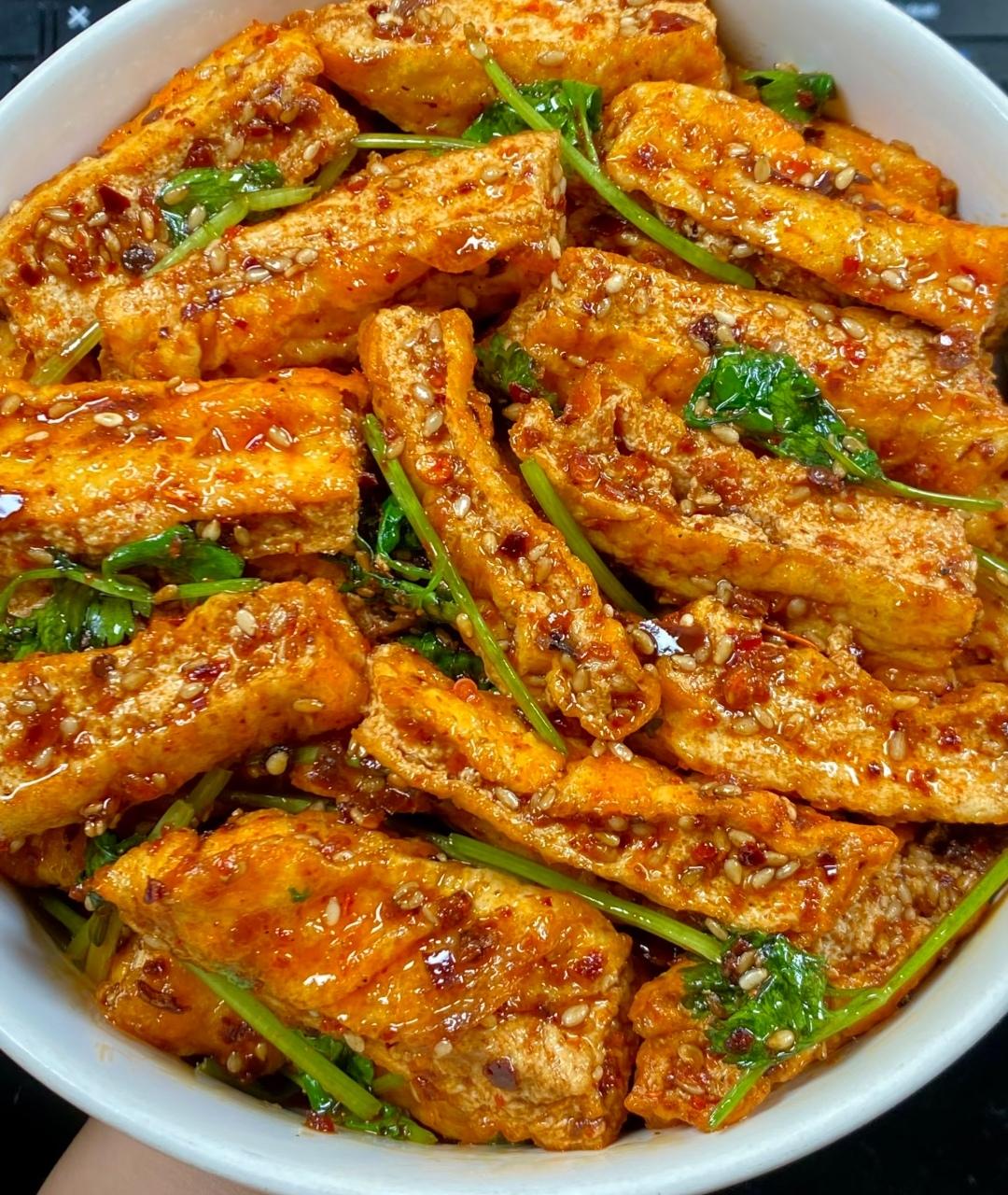 小姨说我侄子有两三个月不好好吃他做的饭，问我妈有没有什么好的医生推荐一下。我妈听