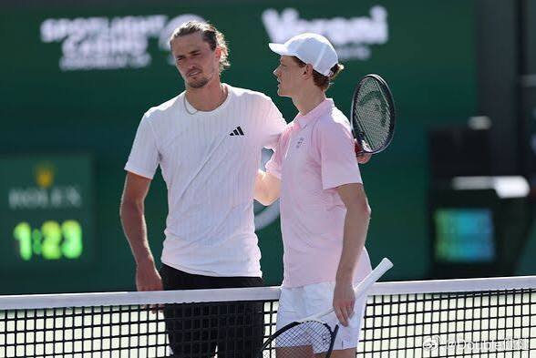 【女金刚：兹韦列夫以目前打法不可能击败辛纳阿卡】纳芙纳蒂洛娃：“兹维列夫站得太靠