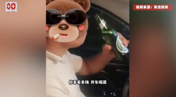 “必须严惩！”2025年6月，云南昆明，一男子在开车的时候“喝酒”，旁边副驾驶的
