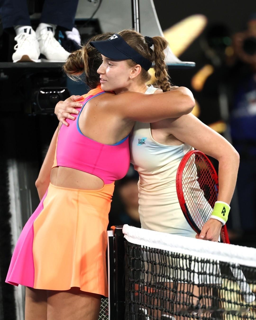 莱巴金娜终于迎来了这一刻！她正式成为两届大满贯冠军，并重返世界排名第三！这真是一