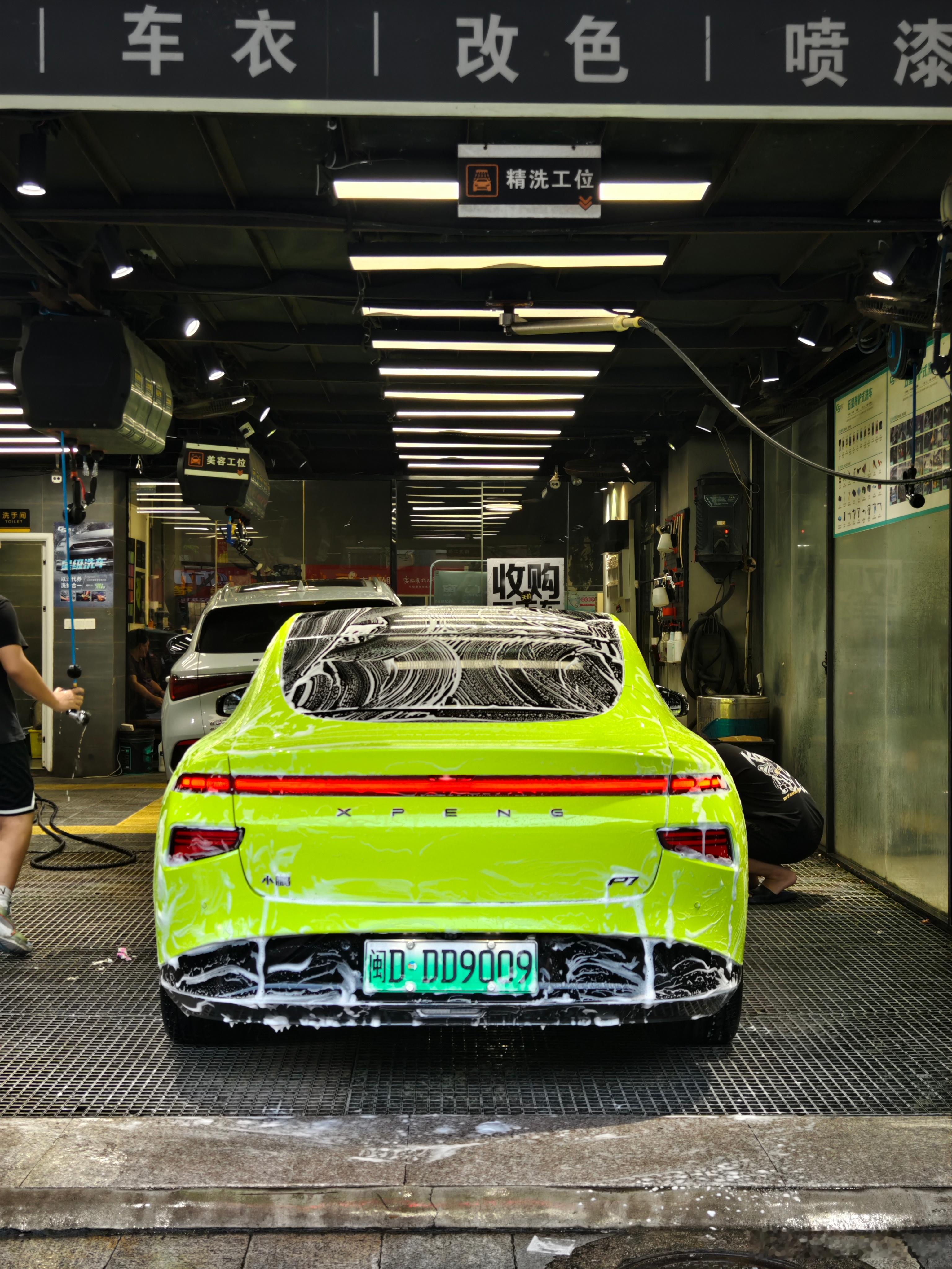 刚下完雨，赶紧洗个车…​​​