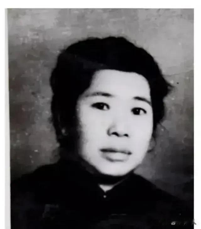 1939年，被捕入狱的女战士在给鬼子洗衣服时，发现了自己丈夫的衣服，她瞬间明白了