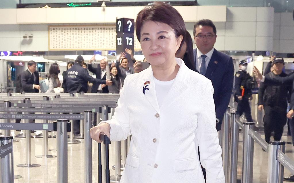 郑丽文访美，卢秀燕表态。台媒报道，国民党主席郑丽文今天（6月1日）深夜启程访美