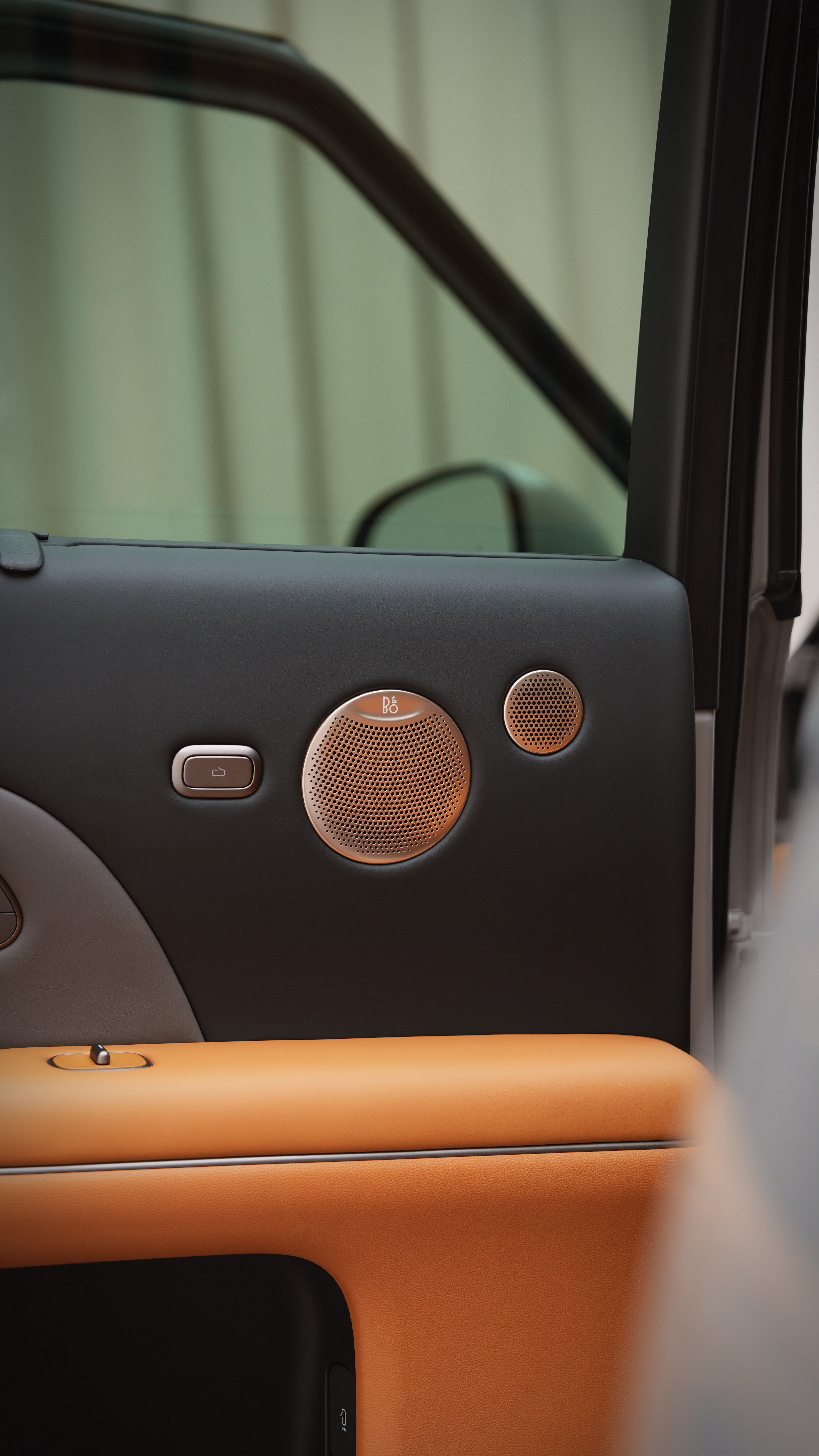 智己LS8今晚开始预售，这台车产品力超强，老规矩，第一个猜对预售价的(差价200