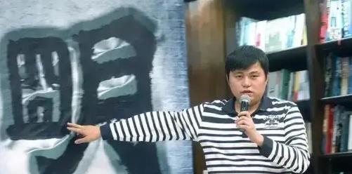 2006年，广东顺德海关的一位小公务员，银行卡里突然多了4100万，还叮嘱妻子千