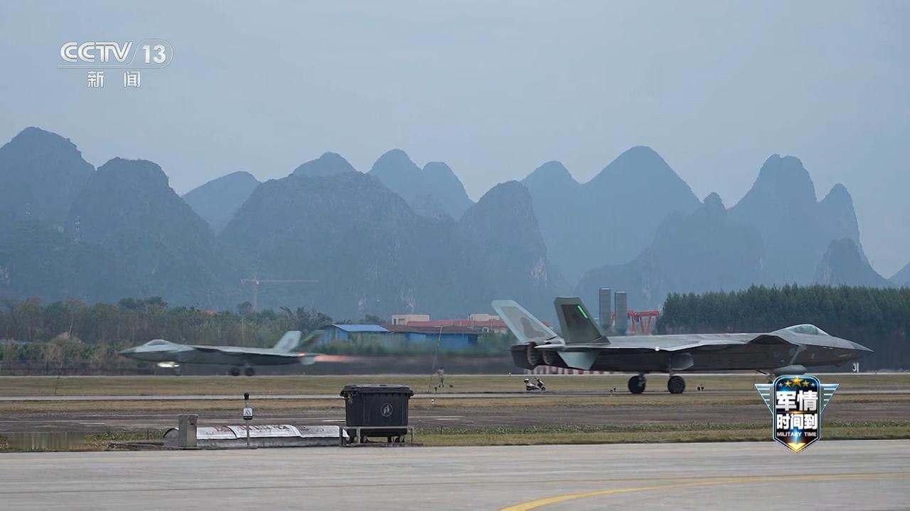 这是在山水甲天下的桂林部署的歼-20部队，在这个无敌的喀斯特地形美景衬托下，我们