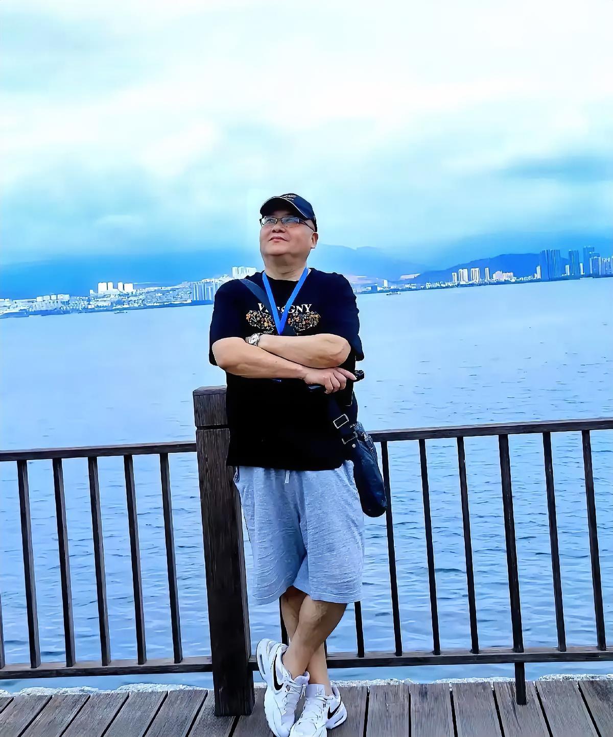 南昌的气温，渐渐一天比一天炎热了起来。很多退休同志都到外地去度假歇伏。我