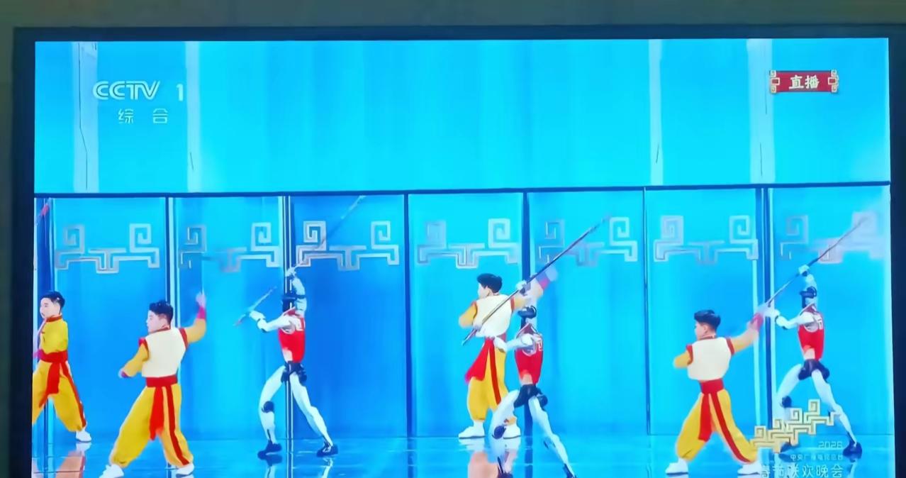 燃炸！春晚宇树机器人直接秀翻全场，国产实力太硬核！谁还敢说国产机器人不行？