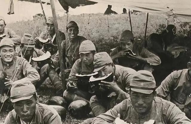 1938年，政委杨绍曾正运送100万发子弹和16万枚手榴弹回根据地，不料被一队日