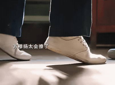 《纯真年代的爱情》谁还没被方穆扬被亲这段戳中！愣住、心跳、不敢相信，层层递进，