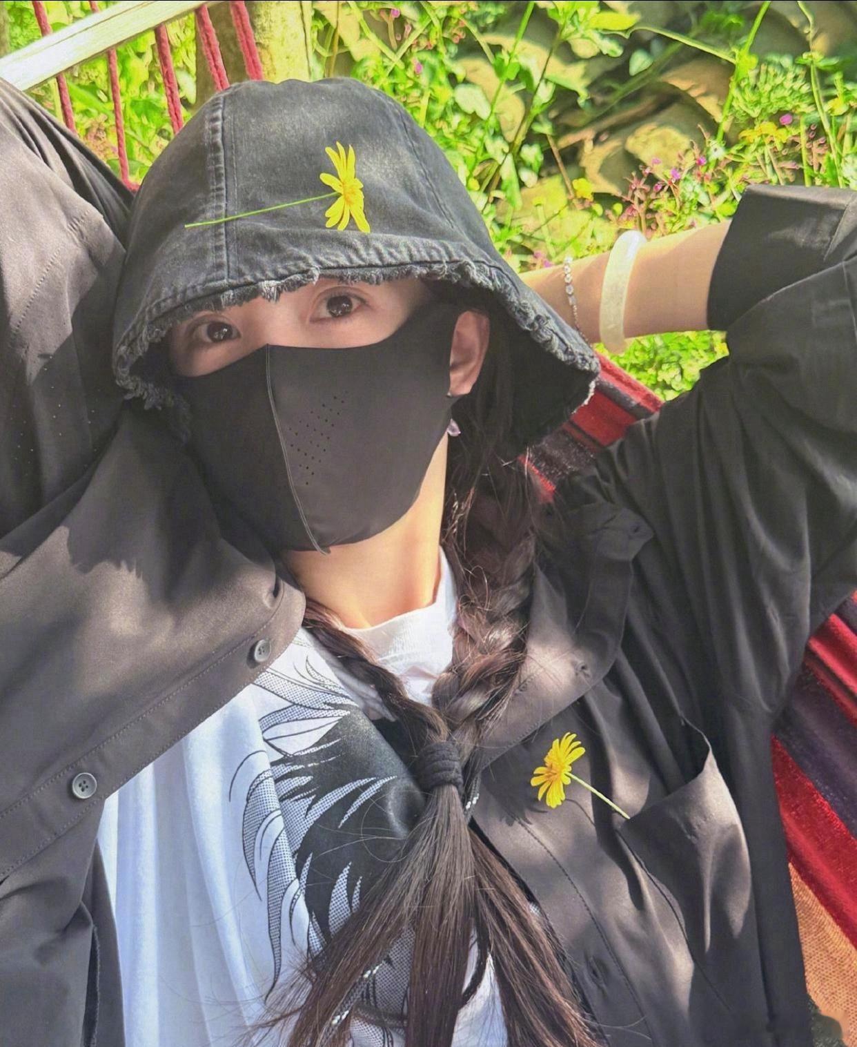 1.黄晓明对张雅琪心存不小的看法，受对方影响，整档综艺饱受网友吐槽。碍于镜头需