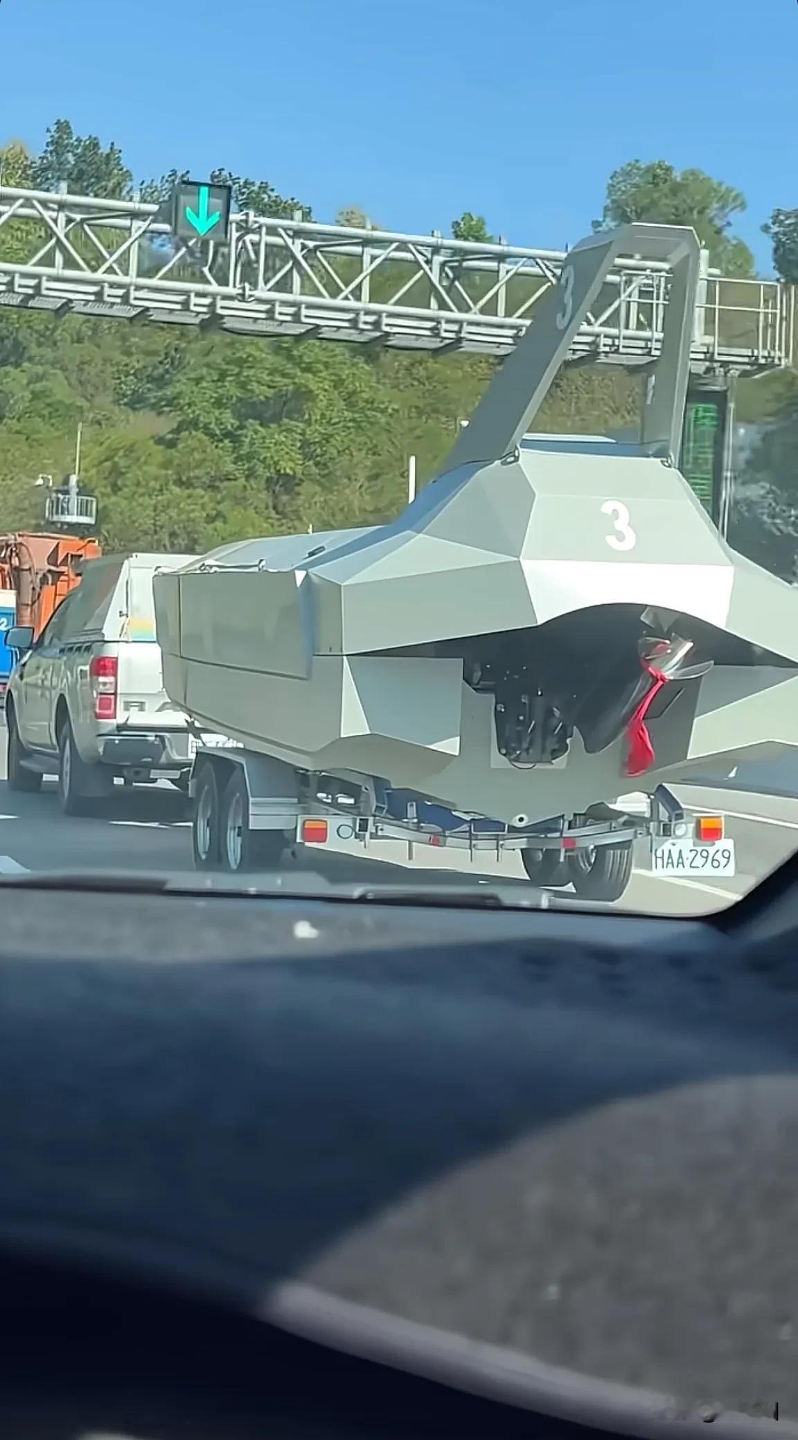 机动中的台湾无人自杀艇