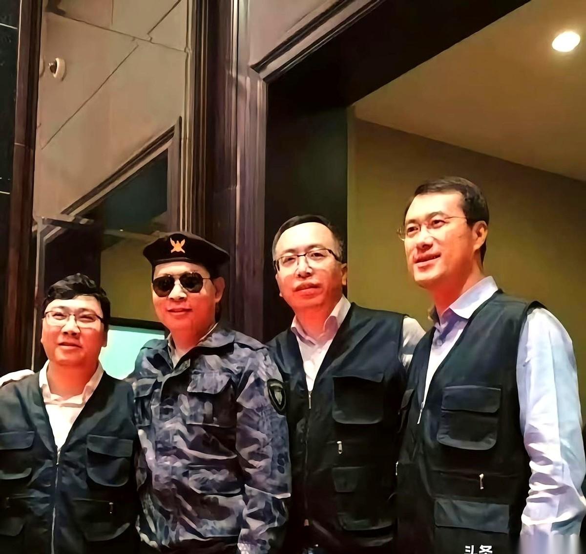 你知道吗？华为手机这摊子，当初烂到什么程度？想卖，卖不掉。压根没人要。前面，