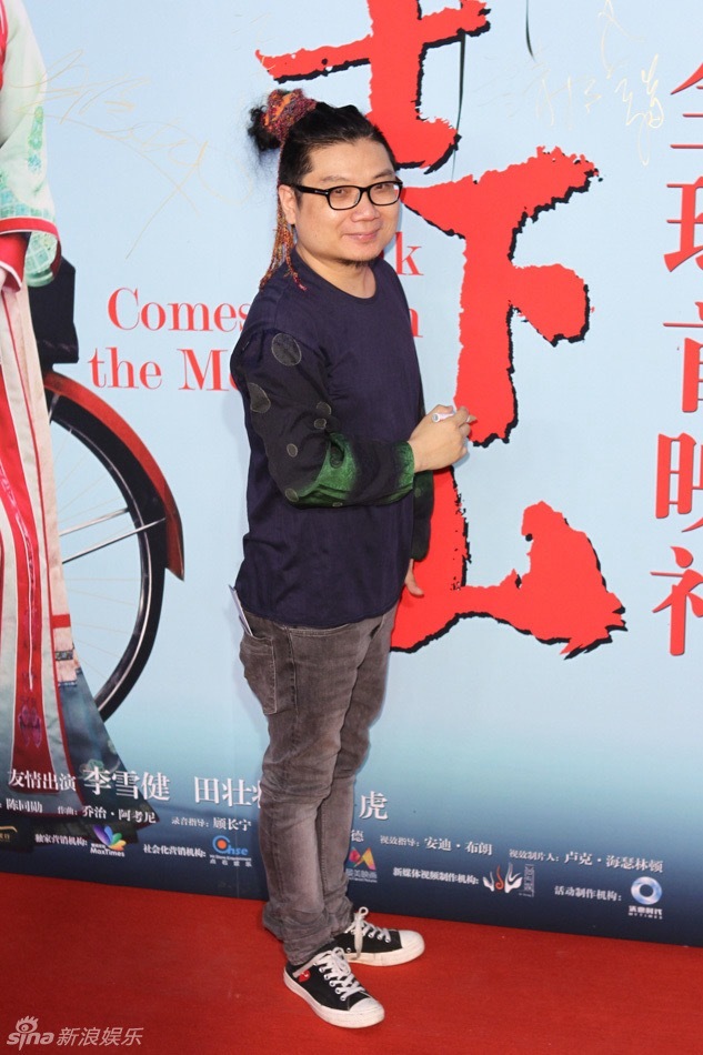 程青松，原名程闯，英文名为SeanChing，1968年6月6日出生于重庆市