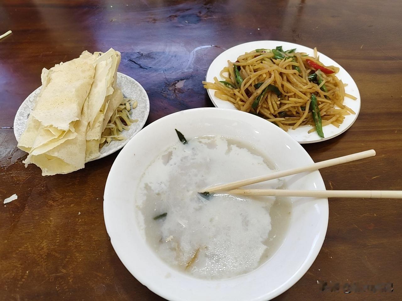 宿迁特色美食，酱豆炒鸡蛋，刘强东，东哥最近也在力推此道名小吃，非常好吃。