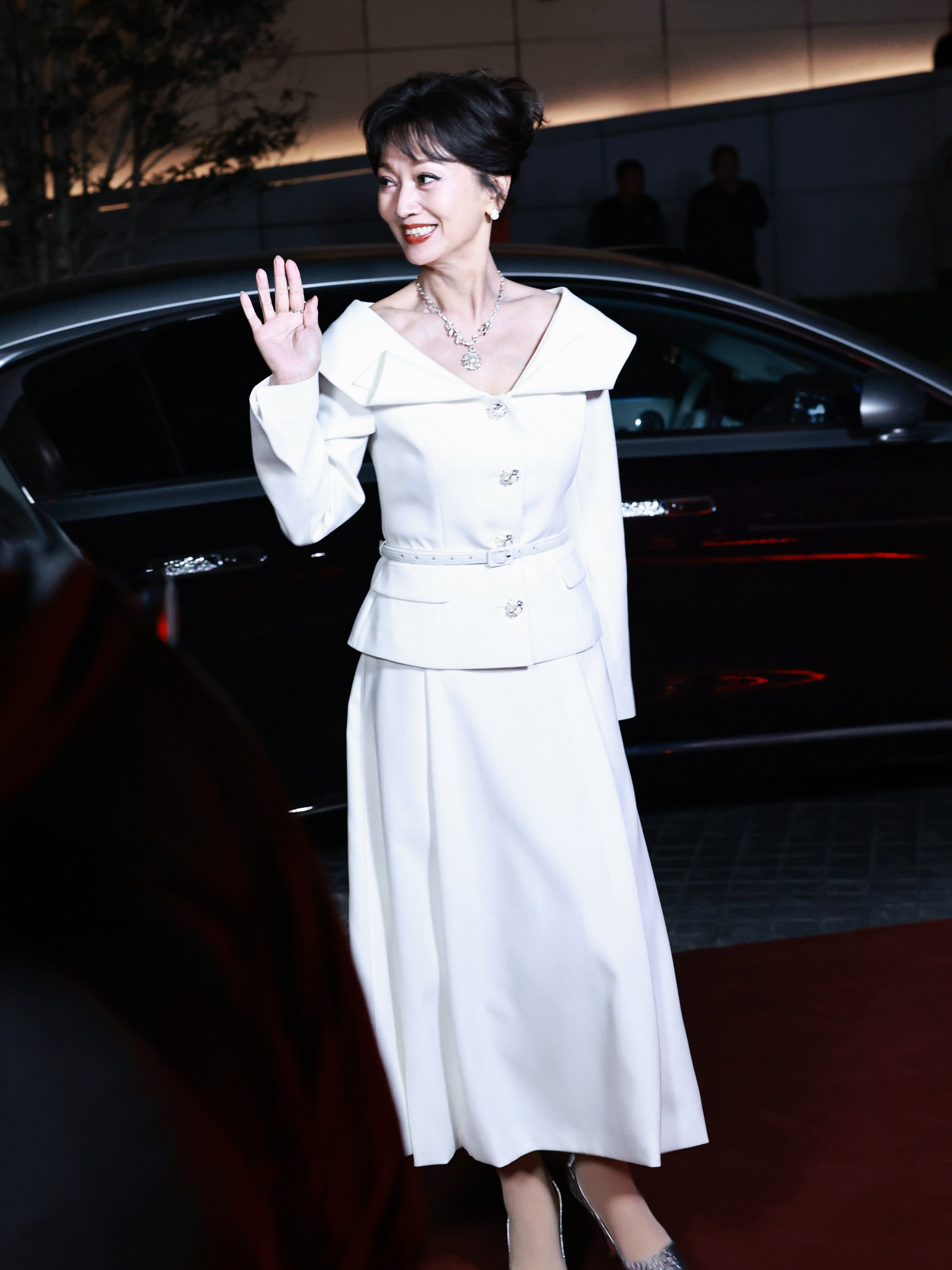 我宣布内娱权威下车名场面又上新了🙋🏻♀️请看本次时尚芭莎艺术大赏的下车大片，