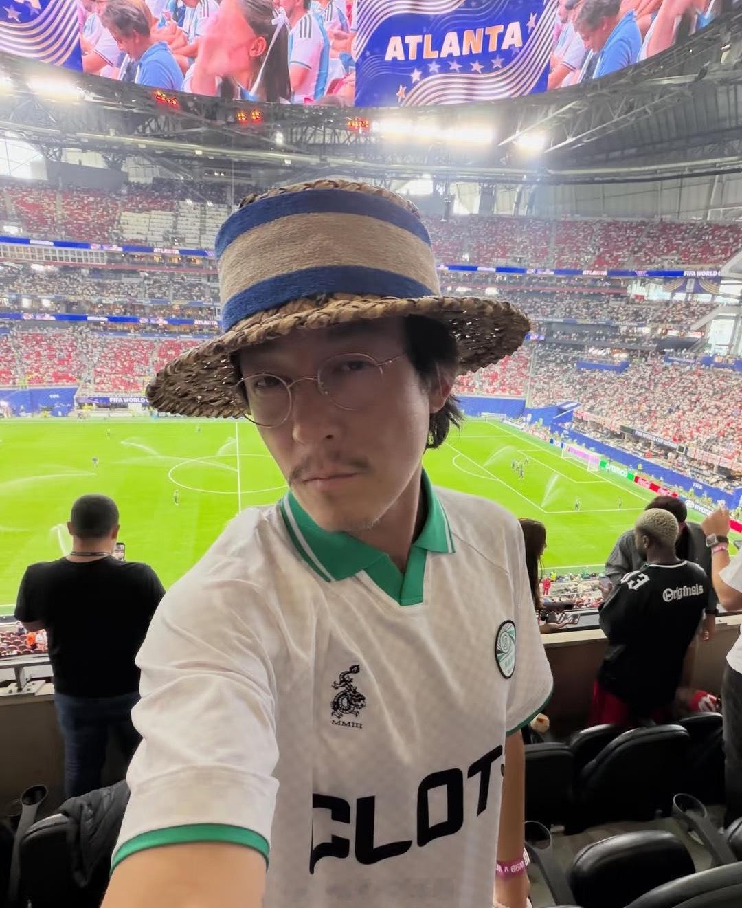 陈冠希秦舒培一家三口，现身世界杯决赛！小姑娘个子长高了不少，陈冠希超爱这个女儿，