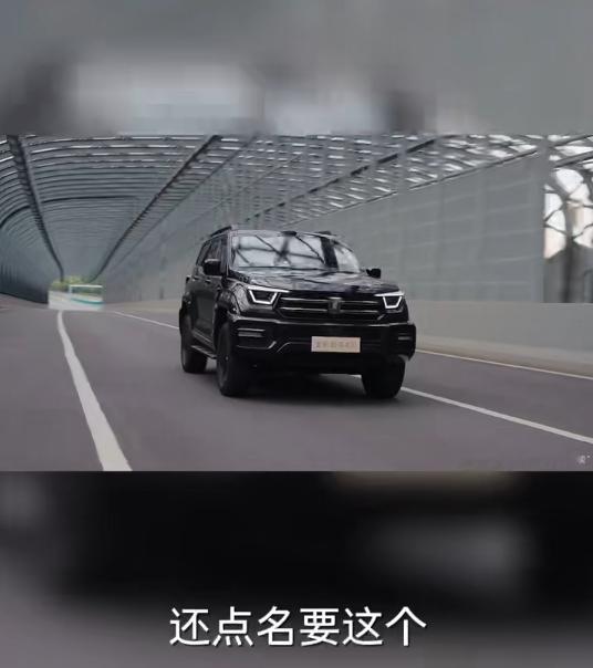 “保定车神”魏建军，这回不聊技术不聊销量，而是悄悄干了件特温柔的事——亲自下单订