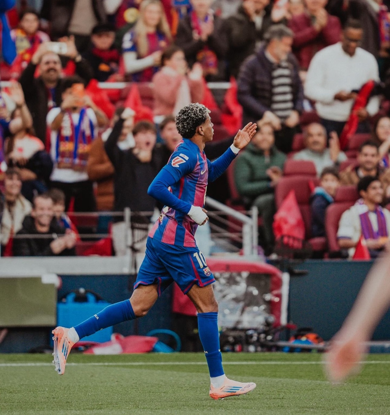 格策对亚马尔的评价，精准戳中了这位巴萨天才的成长现状——走在冲击顶级的正确道路上