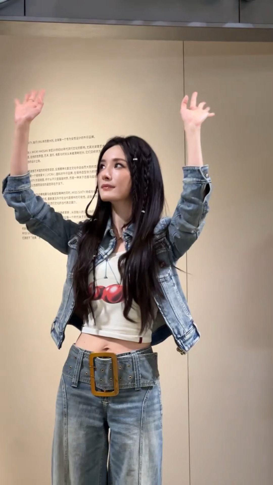 “她会认真看每一位粉丝”杨幂🦊🐝杨幂编发