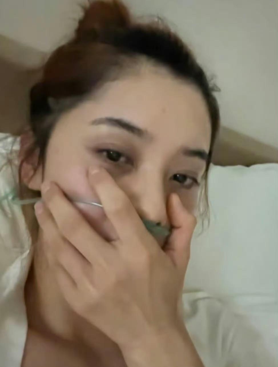 大胖梁靖崑的媳妇昨晚看比赛紧张得呼吸不畅，吸氧了[捂脸哭]。我们普通球迷昨晚看得