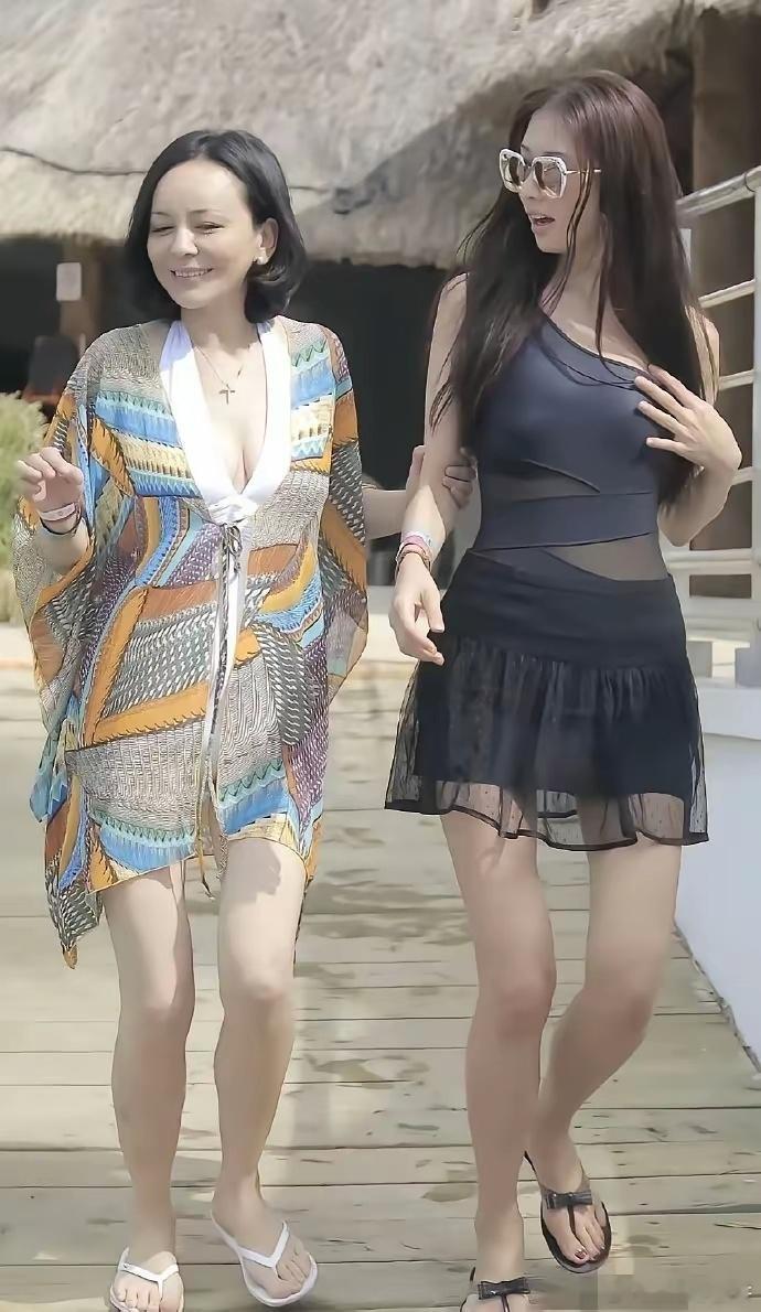 没想到吧，雪姨林志玲一对比竟然没输，王琳这身材比林志玲还要好很多​​​