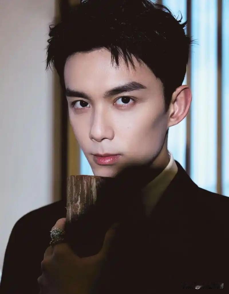 白珊珊被网友们猜中了！1月19日深夜十一点半左右，白珊珊突然滑跪向吴磊道歉，说