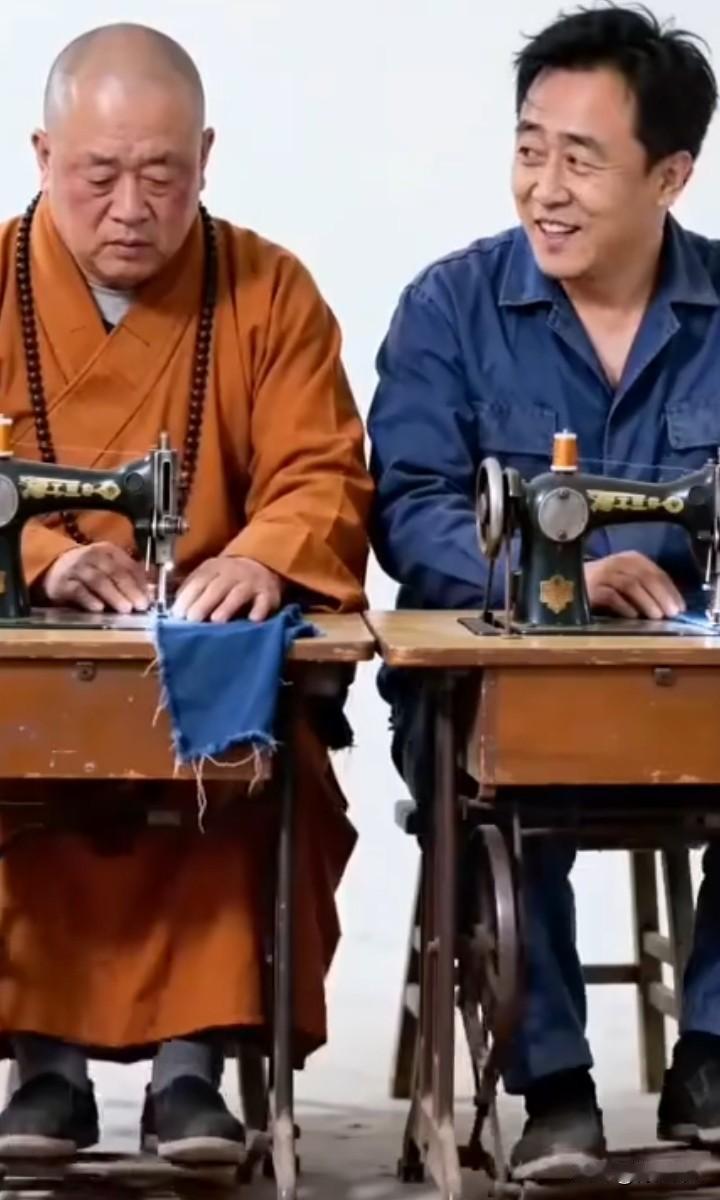两个荒诞闹剧的主角许家印、释永信也踩缝纫机了，不免让人忍不住唏嘘感叹。释永信