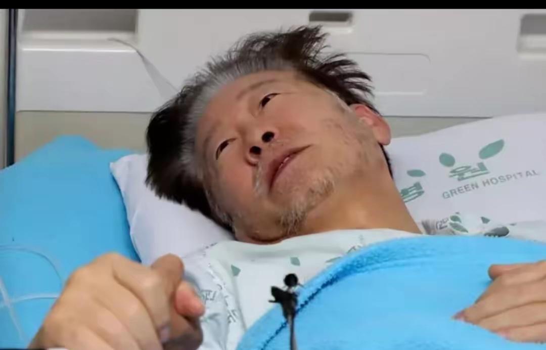 大家发现了吗，李在明绝食的时候头发是白的，就连胡子都是白的，人显得苍老憔悴，但不