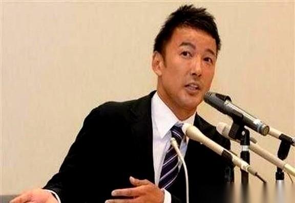 山本太郎，直接在日本国会把话挑明了。他说，别扯那些虚的，就两个月，上游零件一断