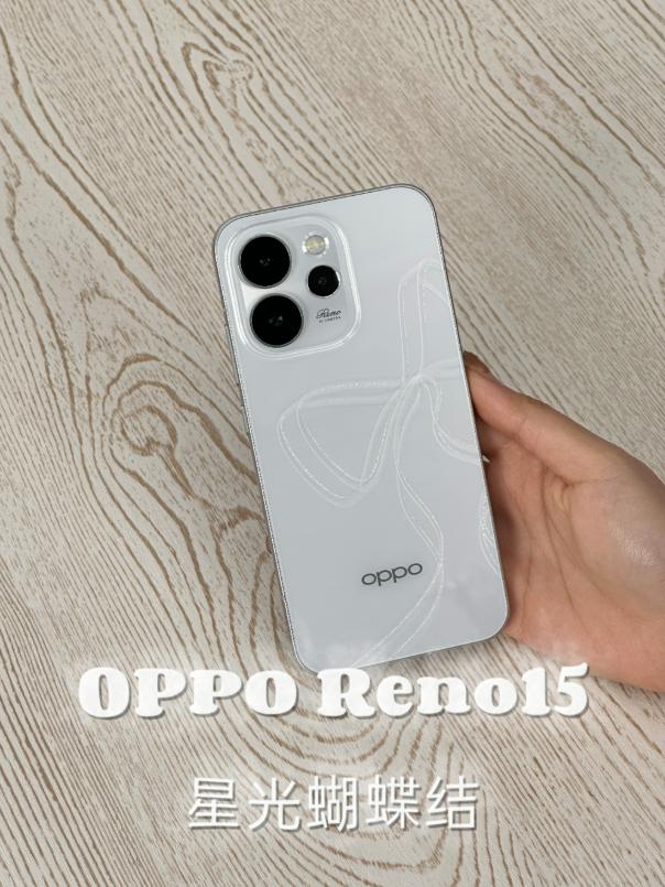 作为一个资深白色手机党，我承认选它首先是因为颜色，毕竟配任何手机壳都和谐~但拿到