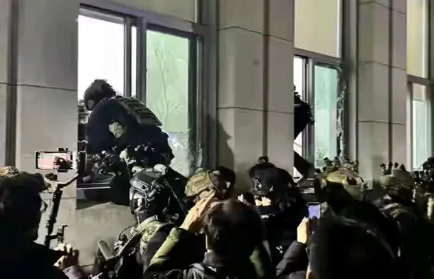 尹锡悦在军中没有任何根基，还学着<em>全斗焕</em>搞政变