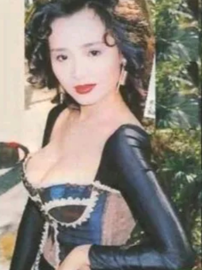 女神叶子楣再老再瘦，她的身材都能打败95%的女人。她就算不走演戏这条路当模特也是