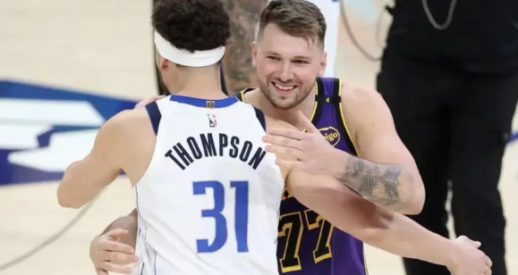 独行侠真是赚麻了！今天NBA官方公布了新赛季的全部赛程，值得注意的是，在北京时间
