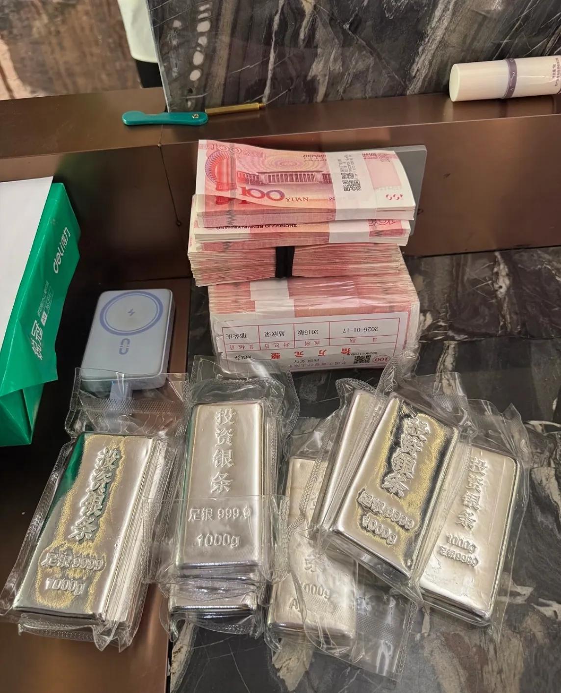 所有人都在追黄金的时候，老公却一口气又买了几千克银砖，不是因为银价便宜，而是