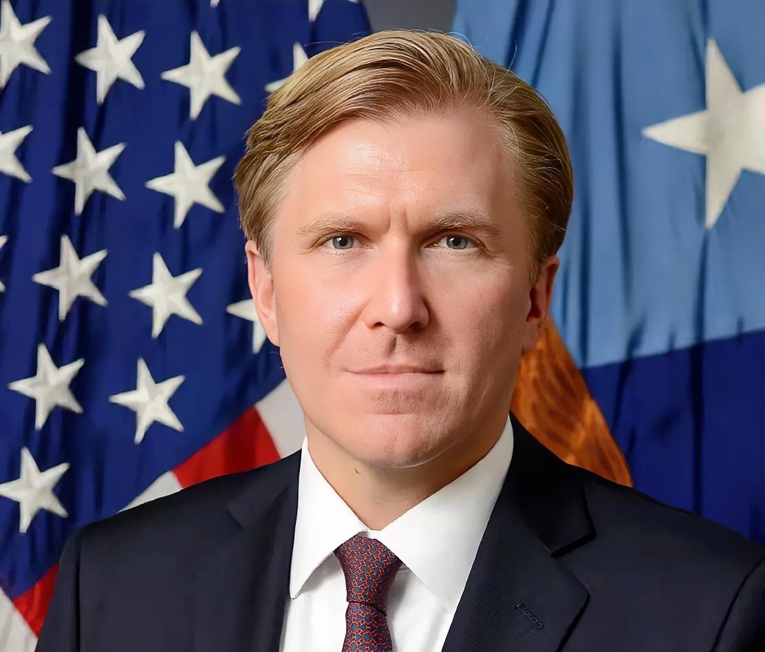 美国国防部政策事务副部长科尔比想访华，还着了迷似的想去解放军国防大学演讲！只是，