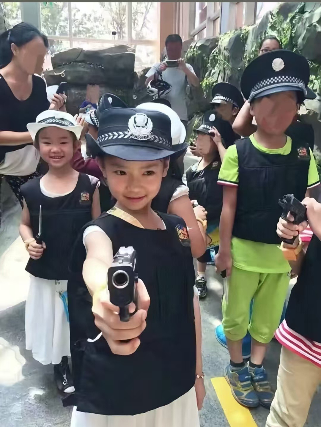 没有任何一个女孩小时候的愿望是做一位妻子