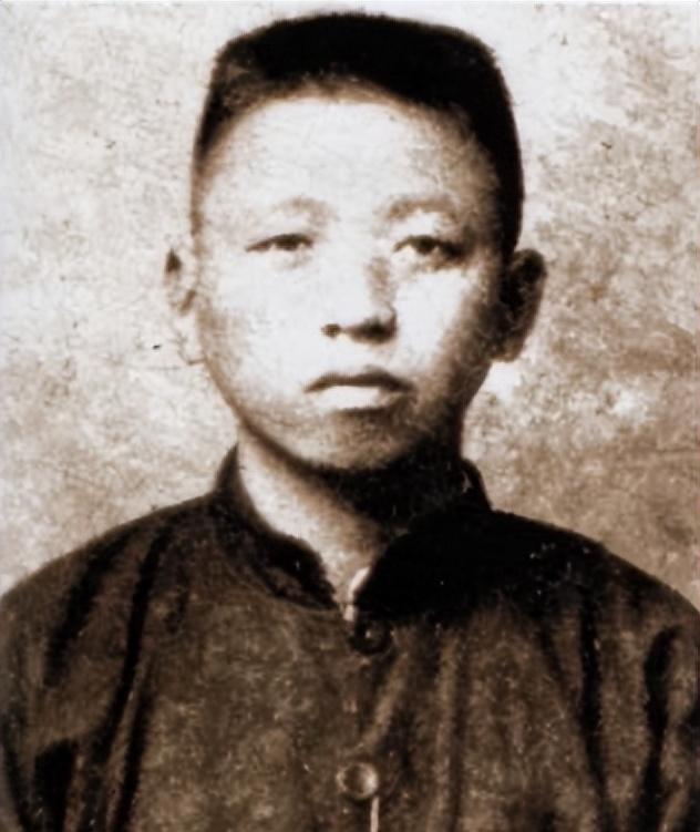 他曾拥有两名上将级警卫员，一位部下后来成为国家主席，被誉为众首长之首长，你知道是