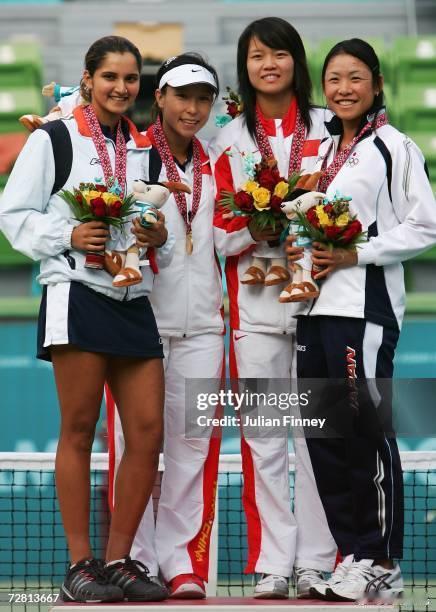 最近六届亚运会女单金银铜：2006多哈郑洁🇨🇳🏅米尔扎🇮🇳🥈李娜?