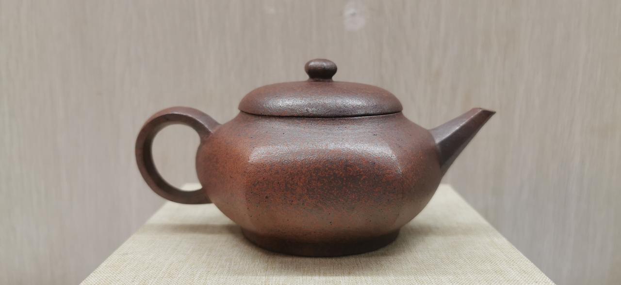 早期中国宜兴精品紫砂茶壶（网孔、约255cc）真的紫砂壶一个大约多少钱?器物之