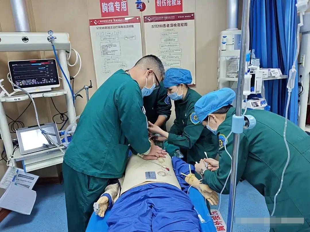 “憋住，别笑！”上海，一男子急性心梗，被送医院抢救。在这生死关头，他竟烟瘾犯了