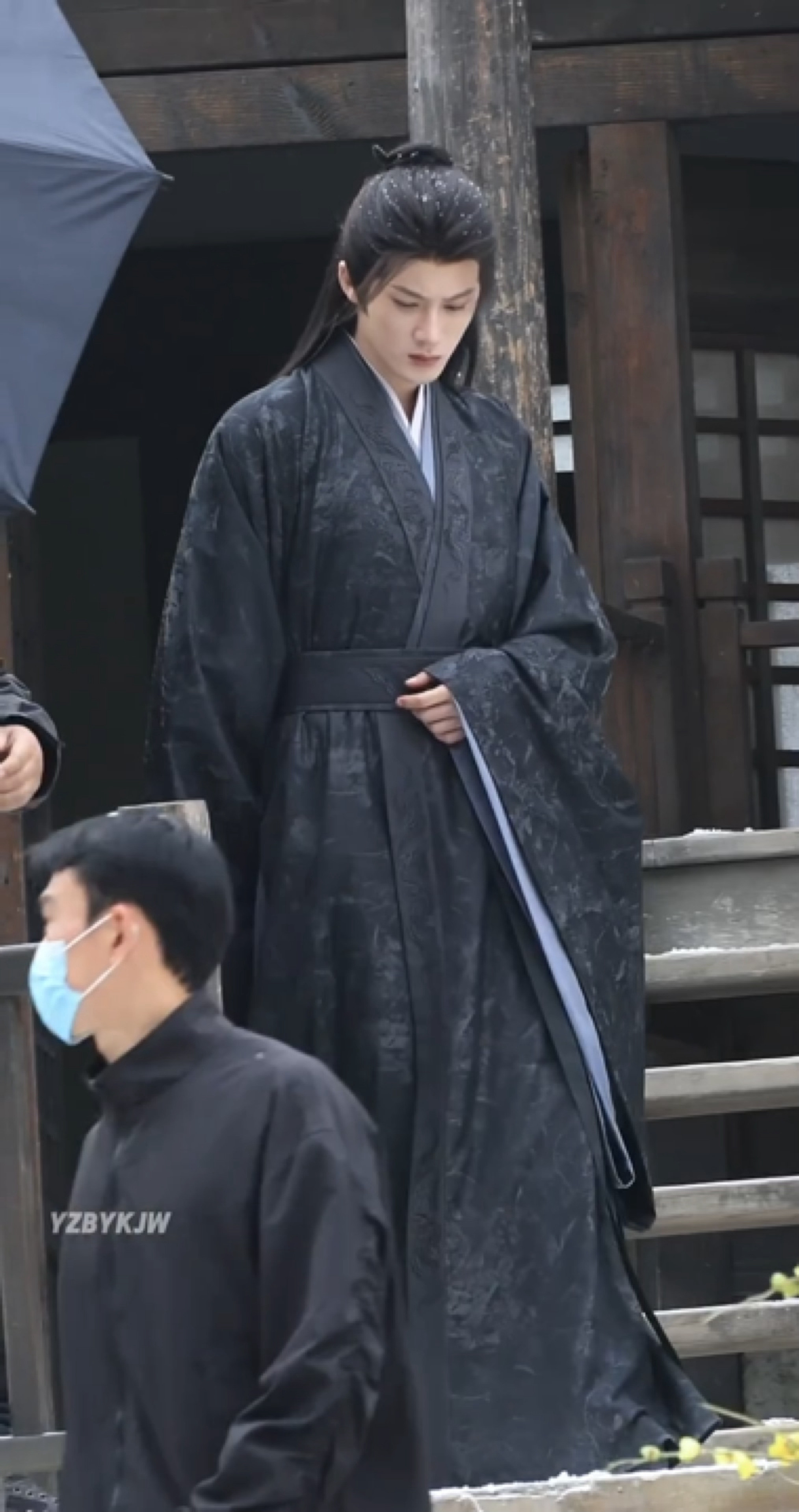 檀健次何不同舟渡，谢却山仪态真好