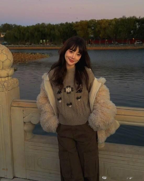 李小璐否认加盟《浪姐7》近日，网传艺人李小璐将加盟《乘风破浪的姐姐7》（下称《浪